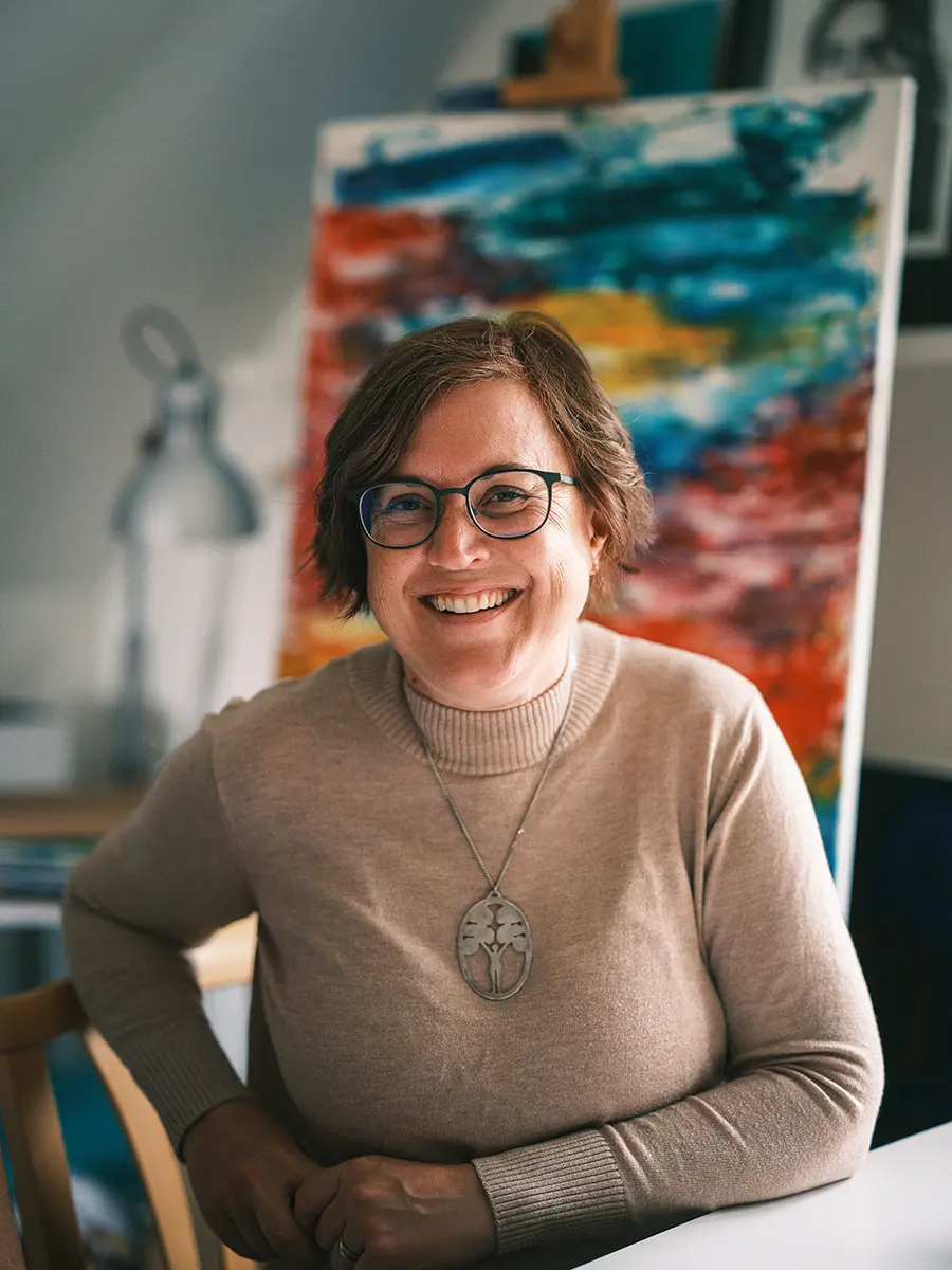 Helene Engström i sin ateljé i Norrköping. Foto av Crelle.